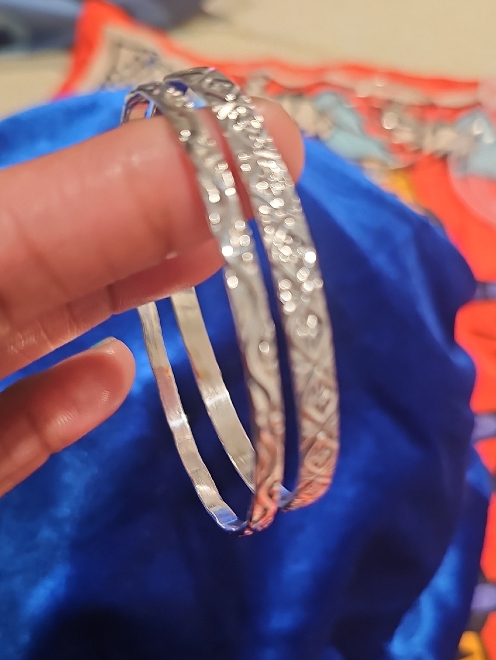 Ladies Size 8,  925 Sterling Silver Engraved Bangle Set Of Two New & Very Pretty - Picture 4 of 8